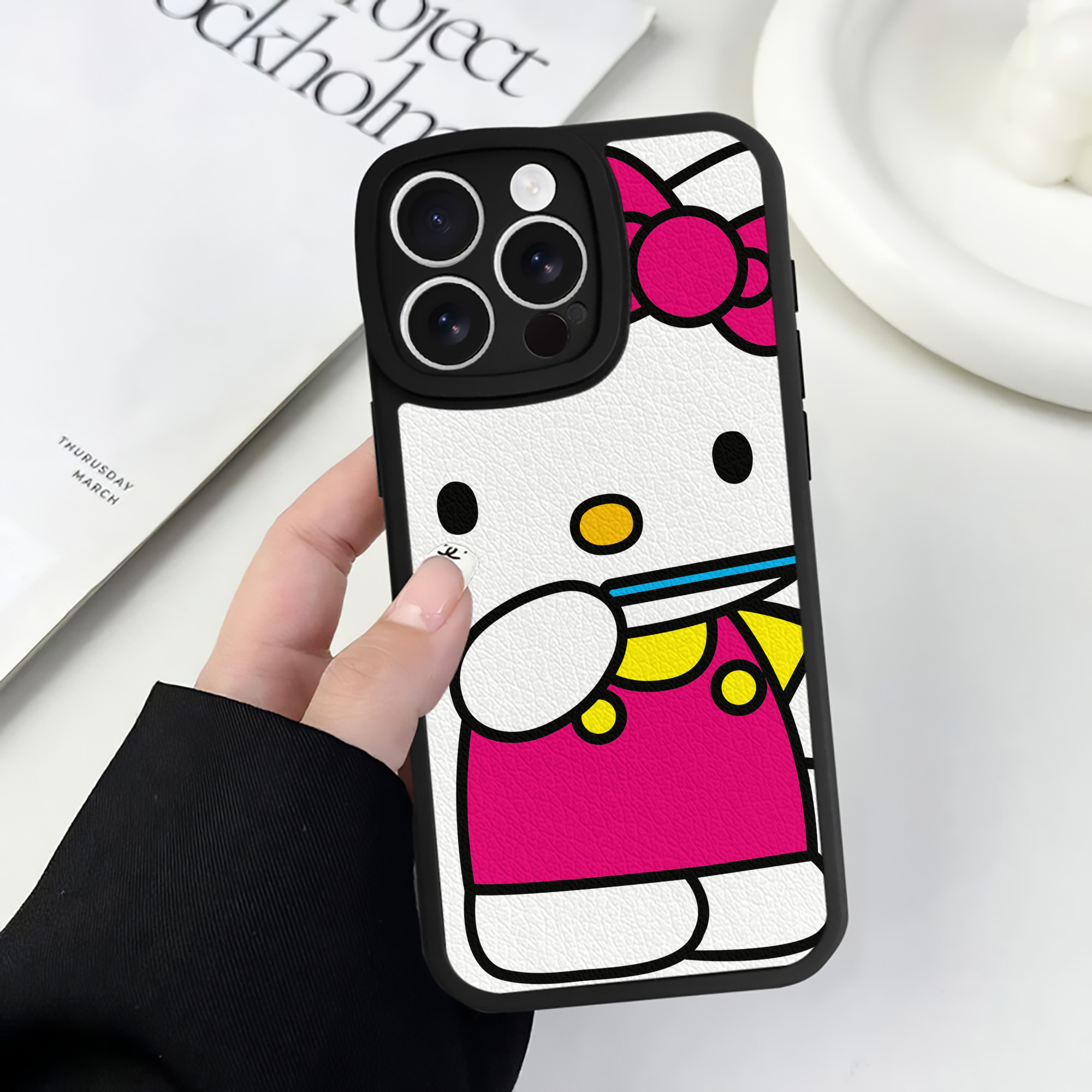 （画像用） Hello Kitty ハローキティ 【iPhone 16シリーズ対応】シリコンスマホケース（レザー調） 材質：シリコン